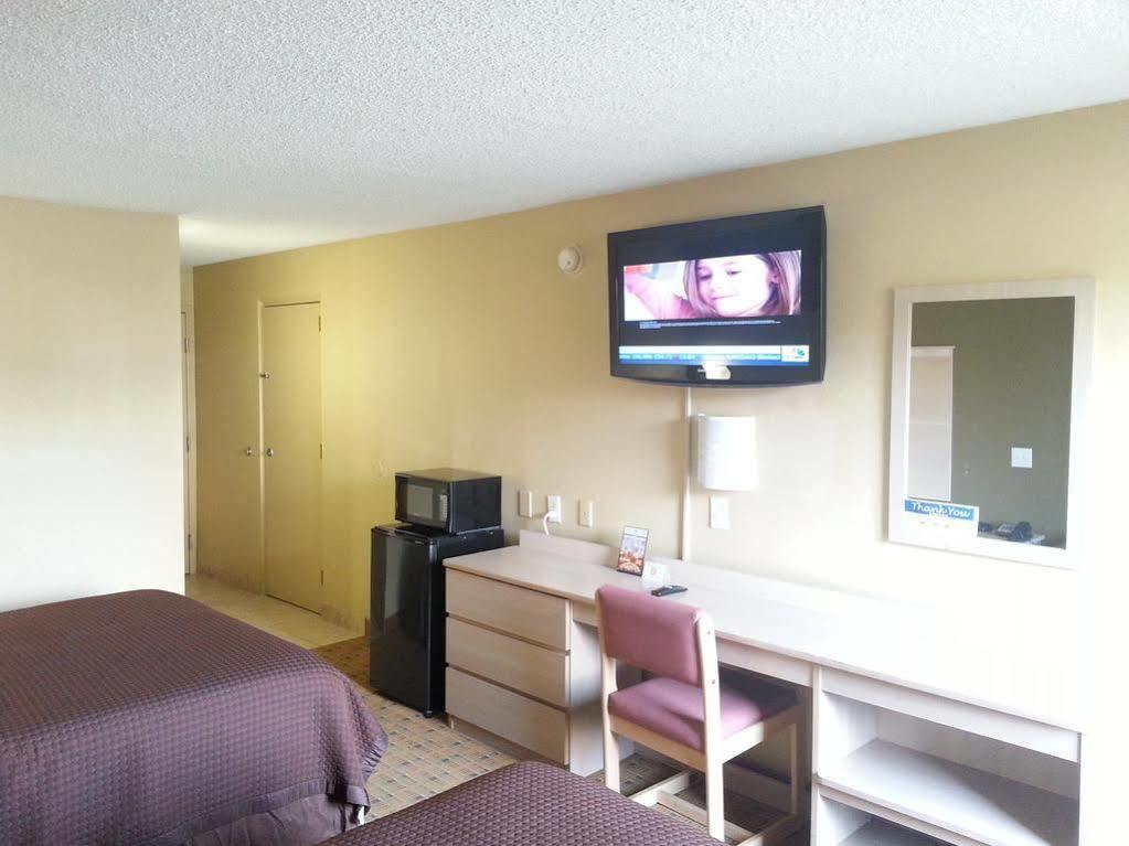 Red Roof Inn Raleigh North-Crabtree Mall-Lenovo Center Exterior foto